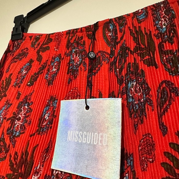 NWT MISS-GUIDED Red Paisley Flowy Chiffon High-Waisted Zip Shorts Light Breezy 2 - Picture 3 of 16